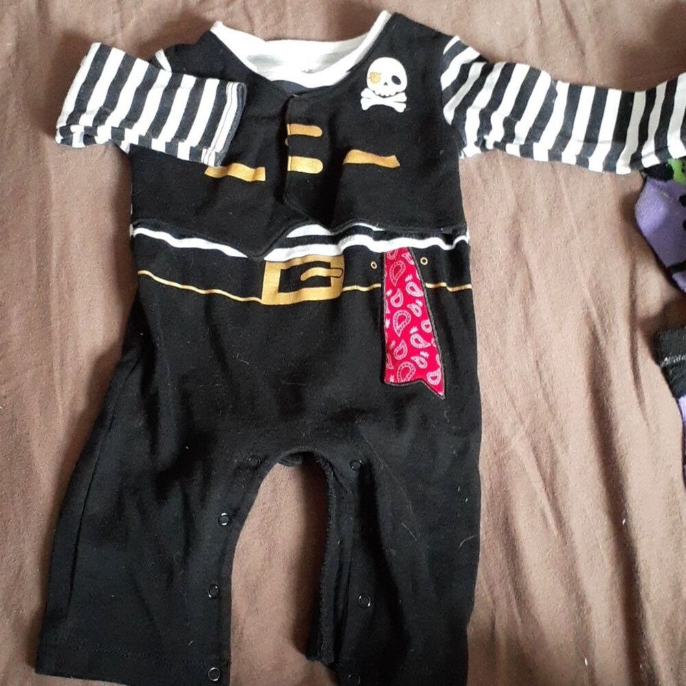 Halloween pirate costume. 3 to 6 months cotton polyester blend knit. infant baby